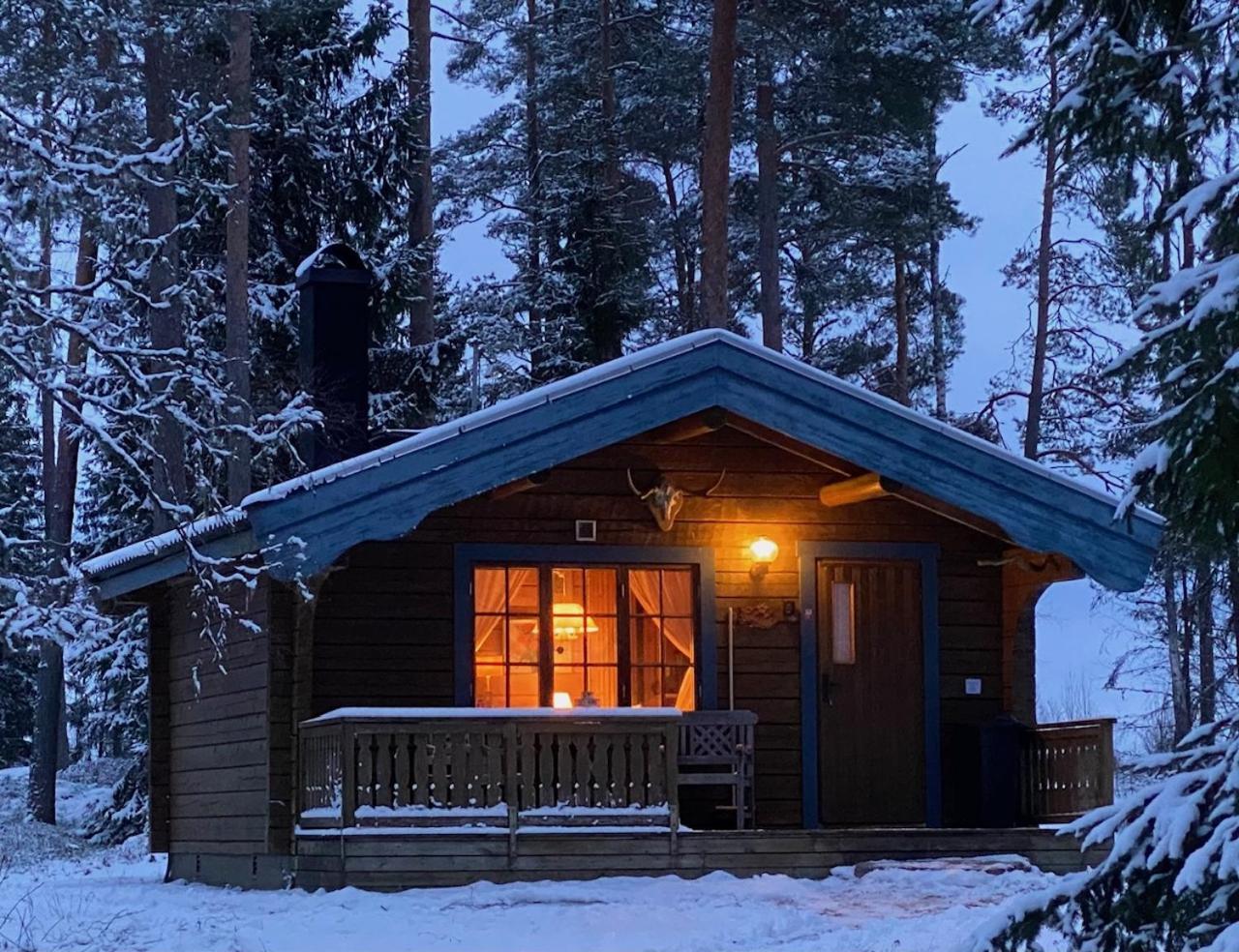 Timrad Stuga I Kanten Av Skogen Med Spa Moejlighet Мулльшё Экстерьер фото