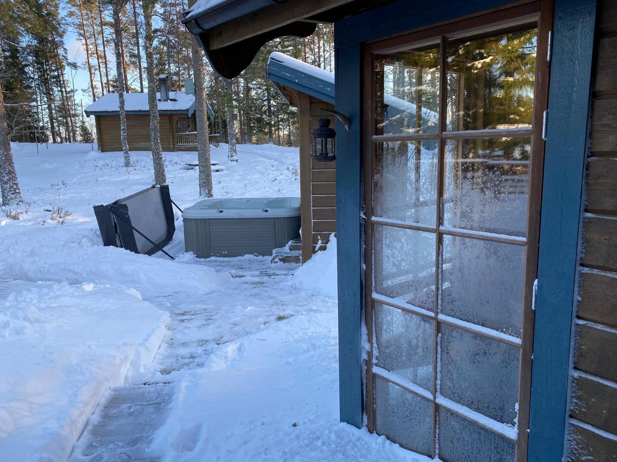 Timrad Stuga I Kanten Av Skogen Med Spa Moejlighet Мулльшё Экстерьер фото