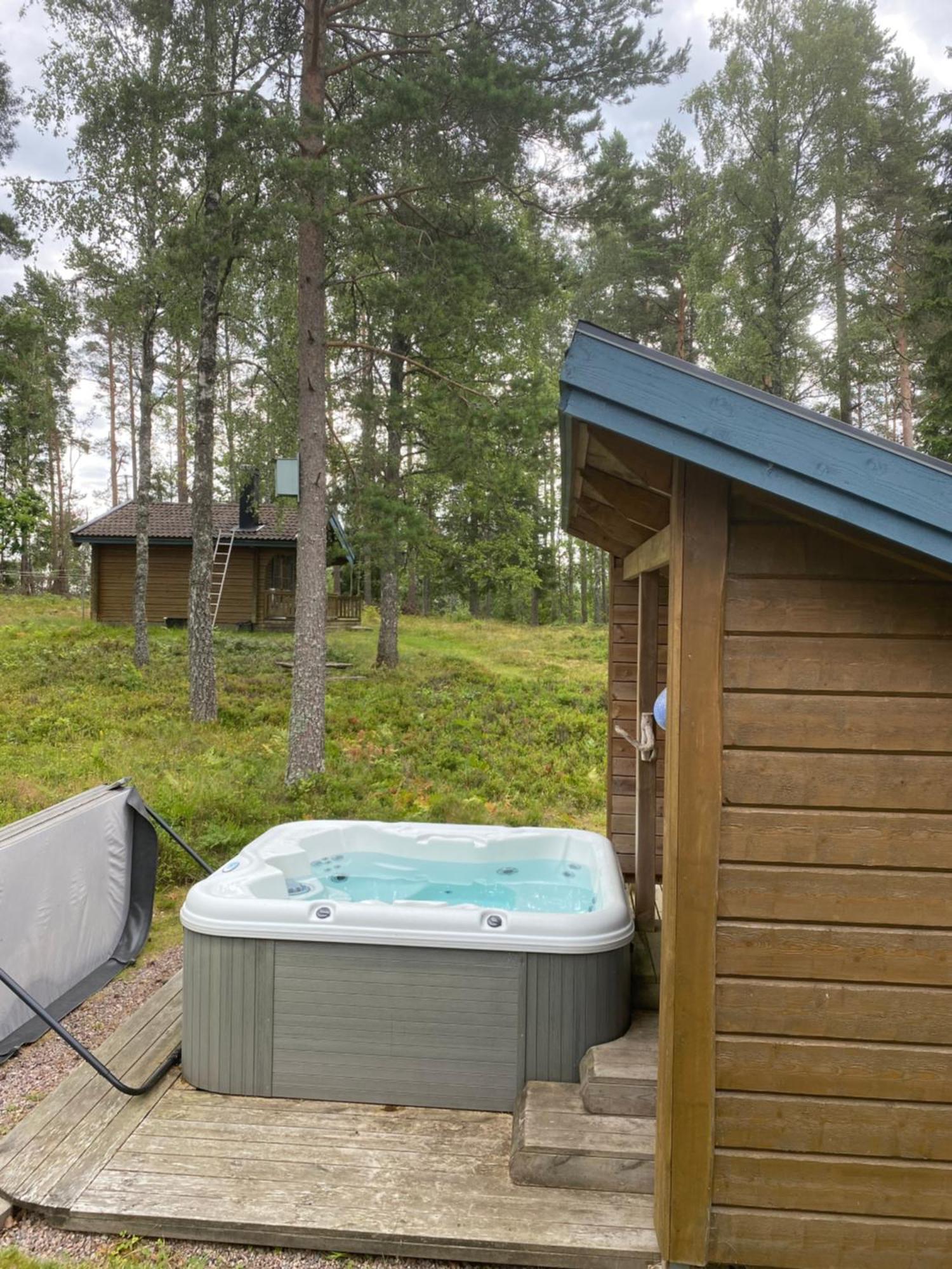 Timrad Stuga I Kanten Av Skogen Med Spa Moejlighet Мулльшё Экстерьер фото