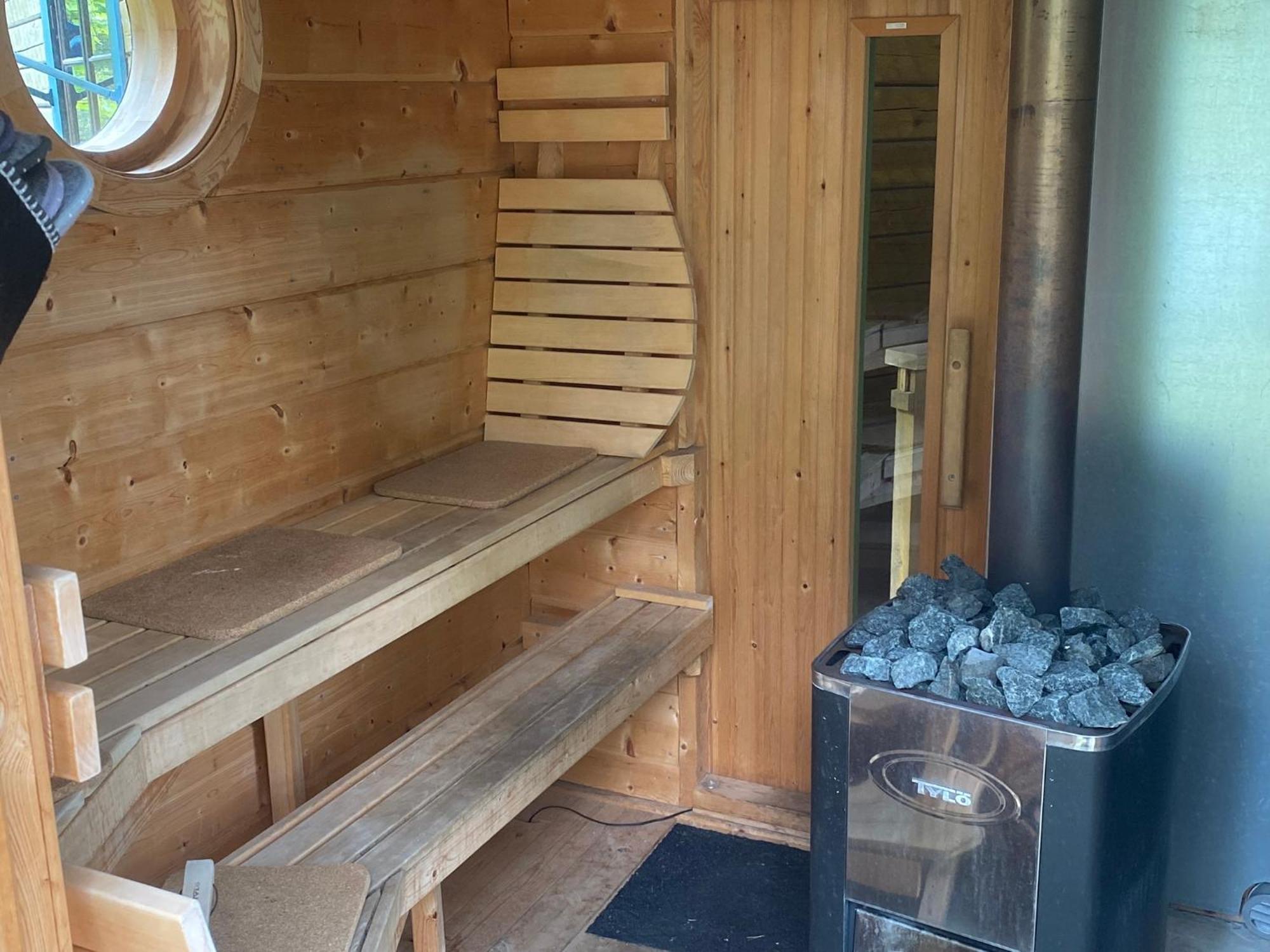 Timrad Stuga I Kanten Av Skogen Med Spa Moejlighet Мулльшё Экстерьер фото