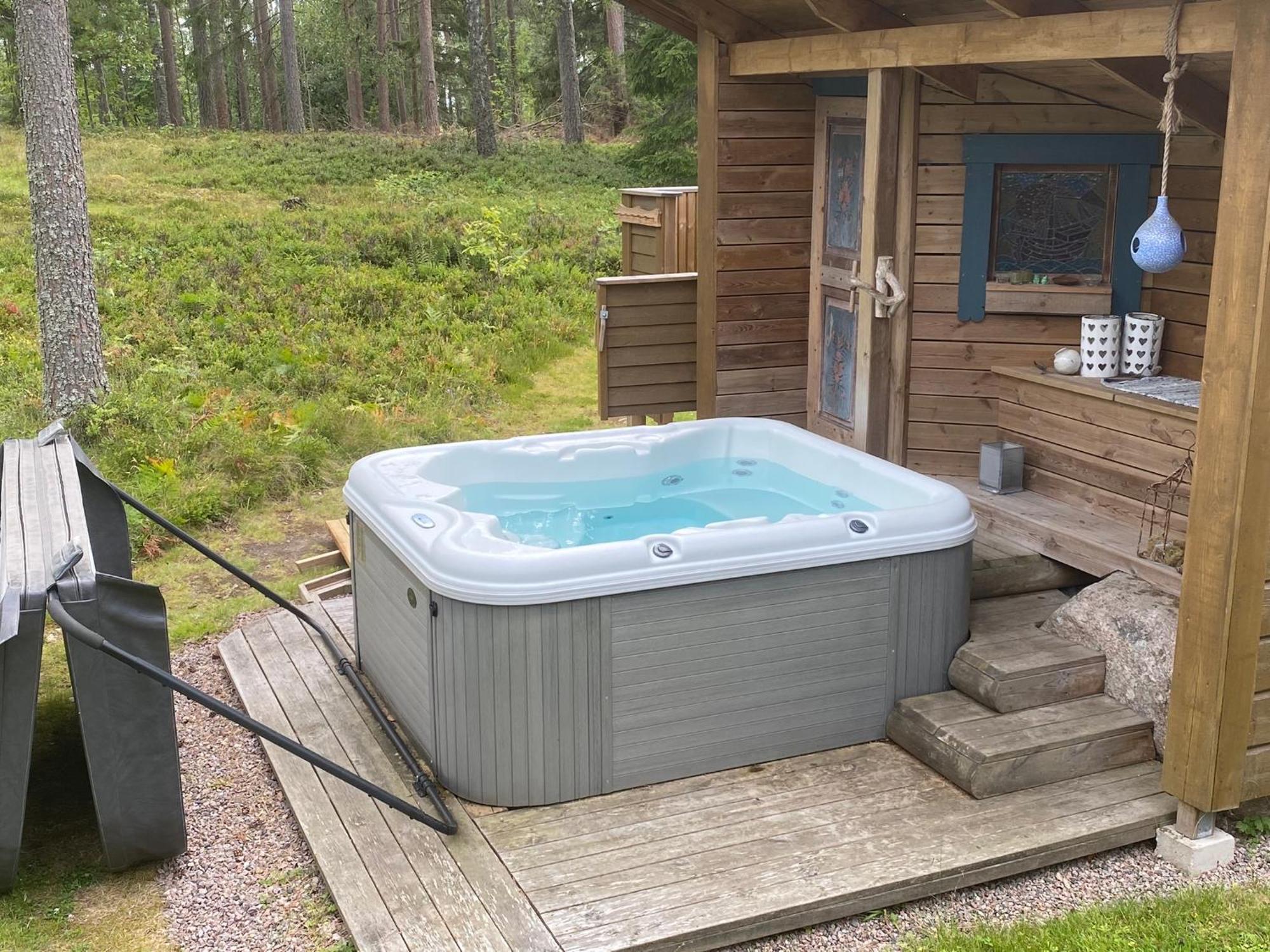 Timrad Stuga I Kanten Av Skogen Med Spa Moejlighet Мулльшё Экстерьер фото