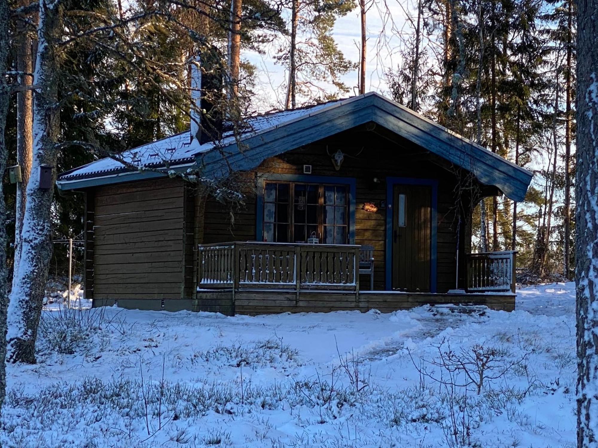 Timrad Stuga I Kanten Av Skogen Med Spa Moejlighet Мулльшё Экстерьер фото