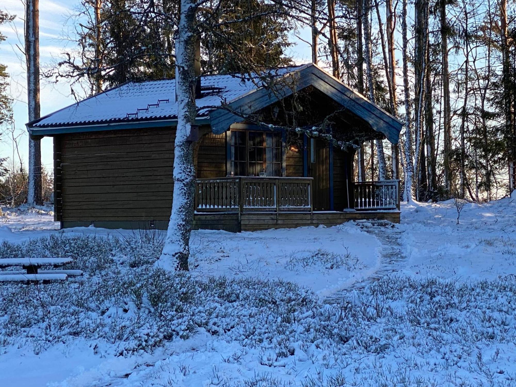 Timrad Stuga I Kanten Av Skogen Med Spa Moejlighet Мулльшё Экстерьер фото