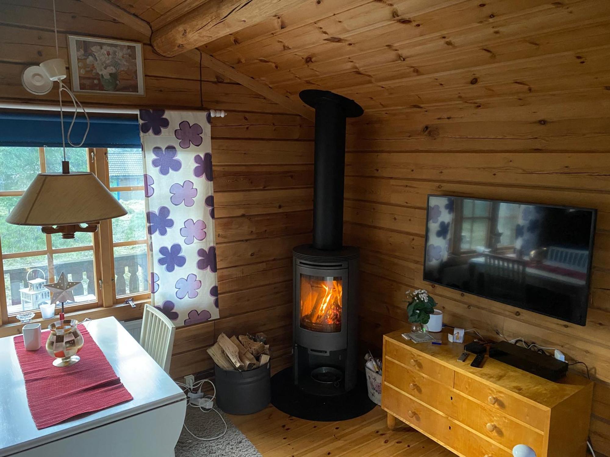 Timrad Stuga I Kanten Av Skogen Med Spa Moejlighet Мулльшё Экстерьер фото